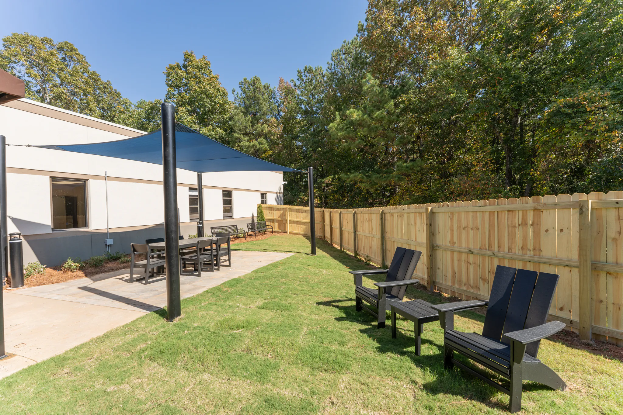 The-Recovery-Village-South-Atlanta-Drug-Alcohol-and-Mental-Health-Rehab-Natural-and-relaxing-outside-seating_