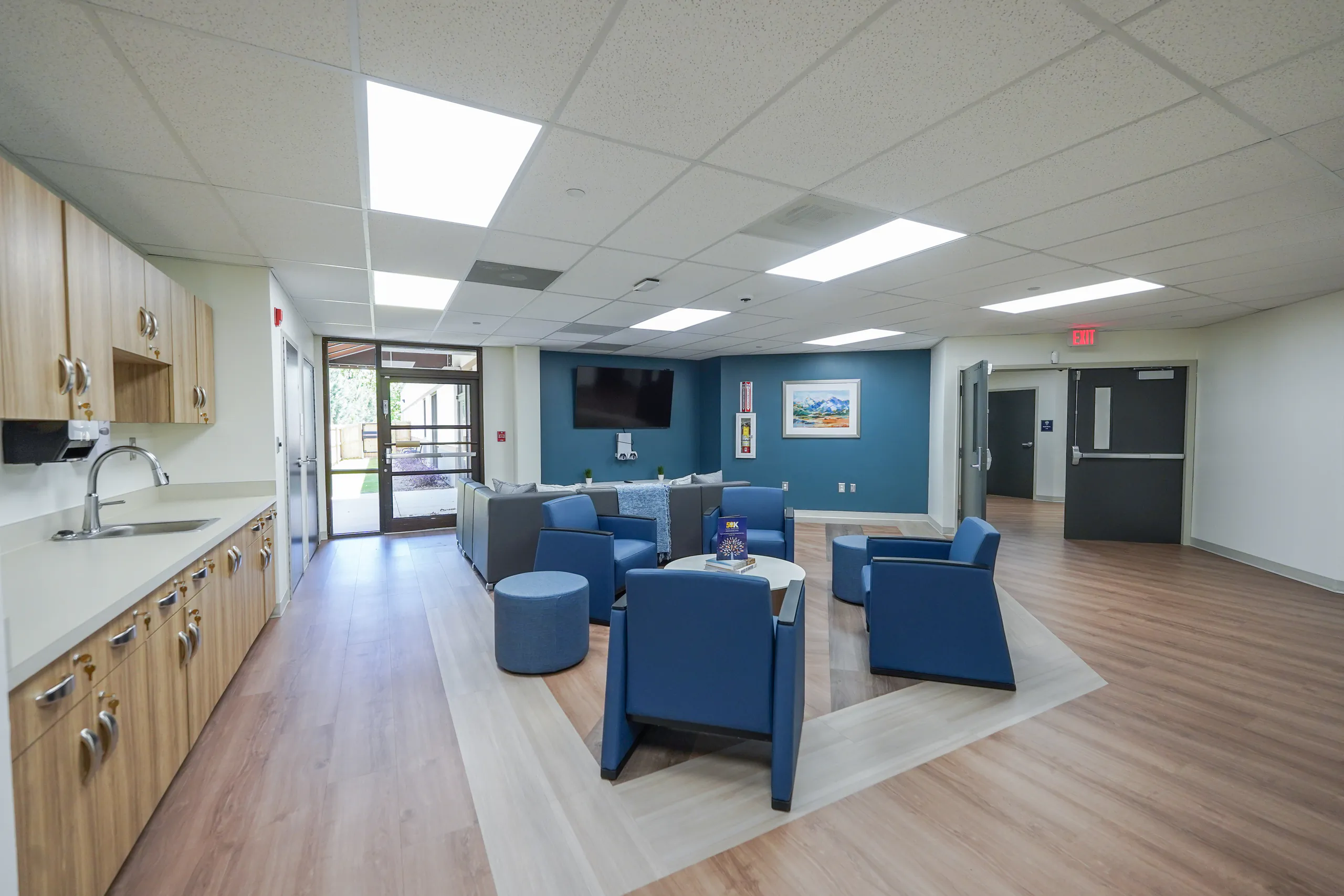 The-Recovery-Village-South-Atlanta-Drug-Alcohol-and-Mental-Health-Rehab-Residential-Wing-Common-Area-with-Sink