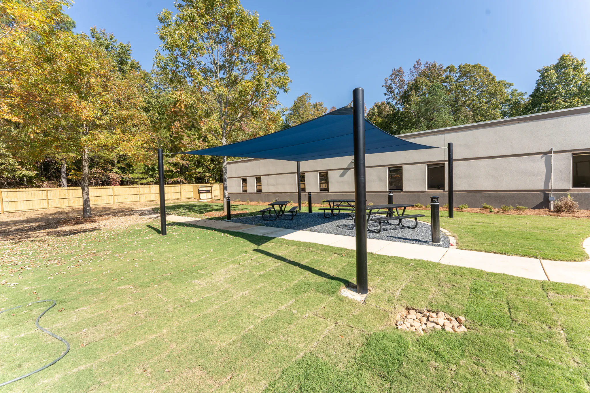 The-Recovery-Village-South-Atlanta-Drug-Alcohol-and-Mental-Health-Rehab-recreational-area-with-benches